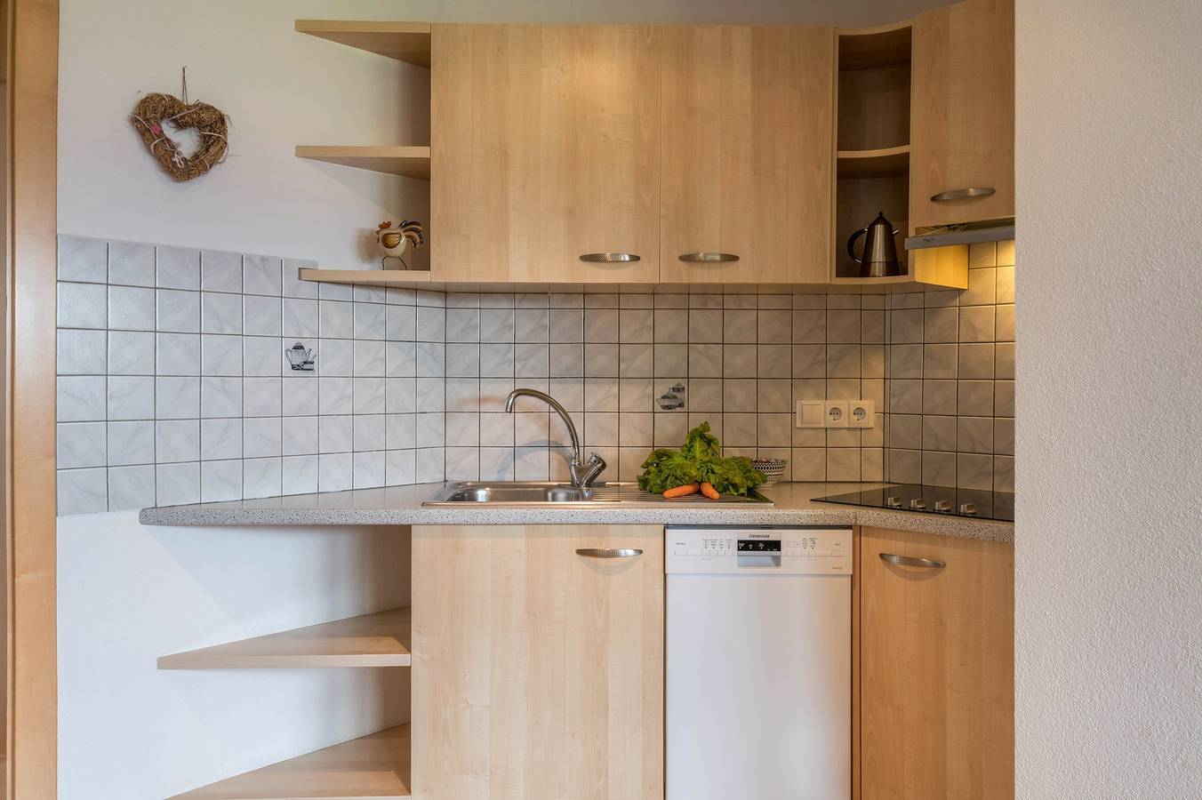 Ganze Wohnung, Ferienwohnung "Woehrmannhof Birnblüte" mit Bergblick, Gemeinschaftsgarten und Wlan in Tschiffnon, Feldthurns