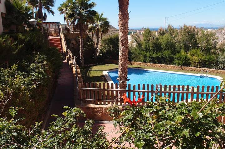 Apartamento de vacaciones para 4 personas, con piscina y jardín - 1