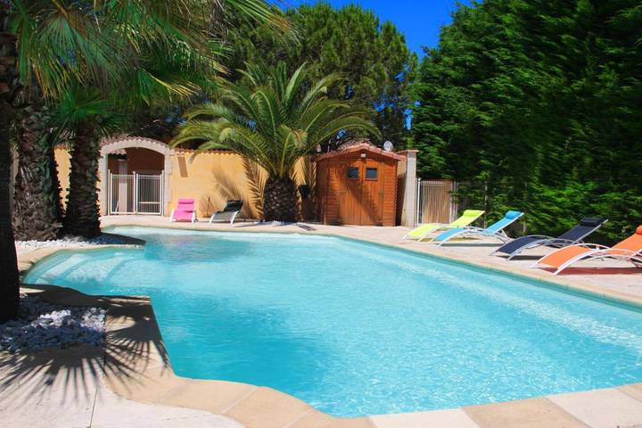 Location de vacances pour 4 personnes, avec vue ainsi que jardin et piscine à Saint-Laurent-des-Arbres - 3