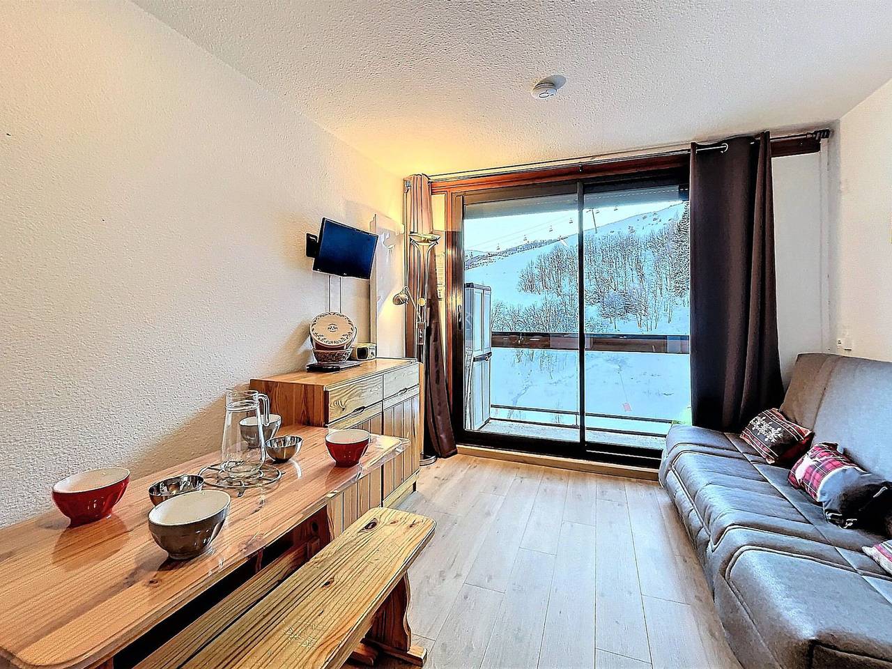 Studio entier, Studio lumineux 4 pers, skis aux pieds, balcon, Wifi in Le Corbier, Villarembert