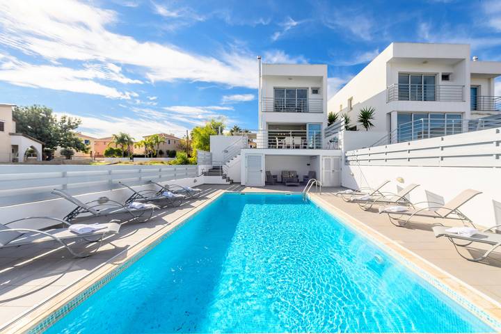 Holiday rental for 8 people, with balcony and garden in Cyprus