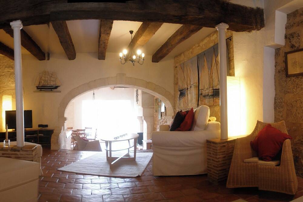 Appartement entier, Spacieux tranquille Riverside Apartment in Sainte-Foy-la-Grande, Région de Libourne