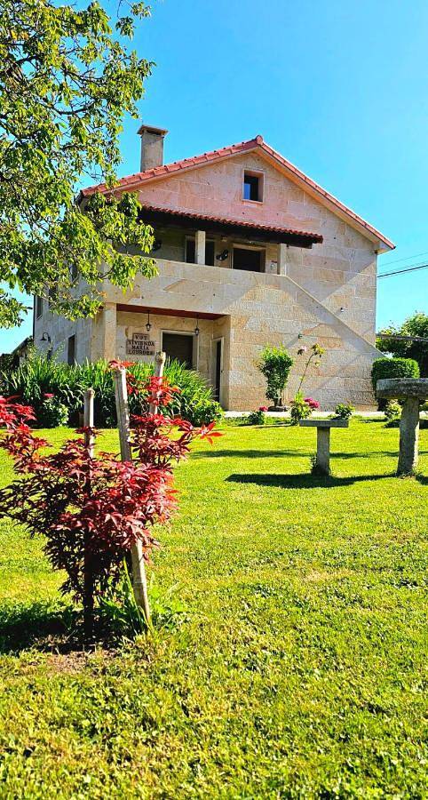 Location de vacances pour 7 personnes, avec jardin ainsi que terrasse et vue à Brión - 4