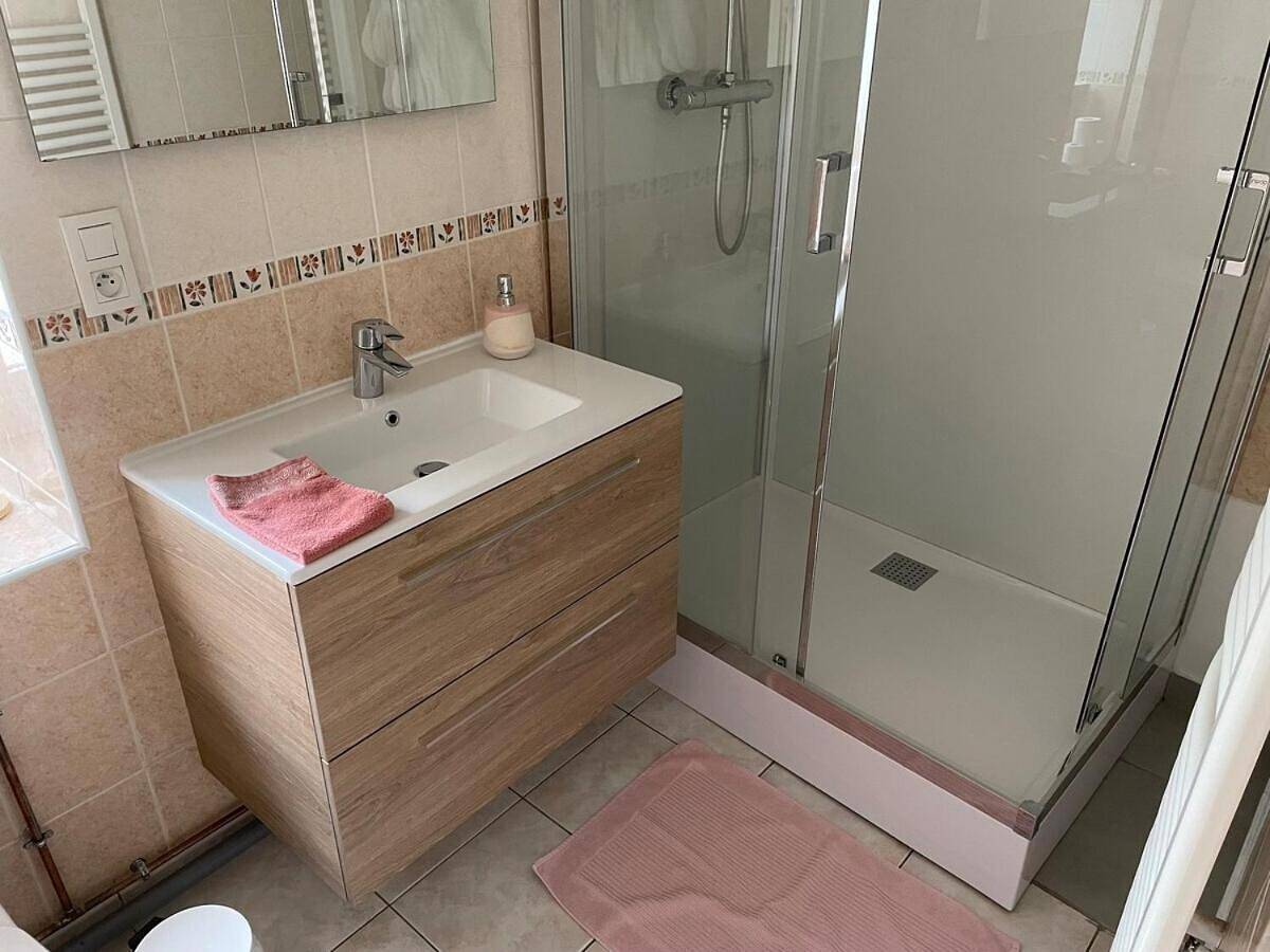 Appartement entier, Maison de ville avec parking gratuit in Chablis, Région d'Auxerre