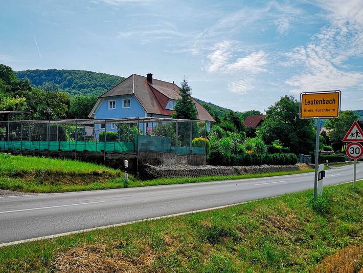 Ferienwohnung für 9 Personen, mit Garten und Ausblick in Leutenbach