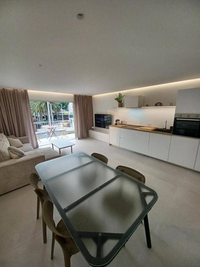 Gîte pour 4 personnes, avec vue et balcon dans Office De Tourisme Cavalaire
