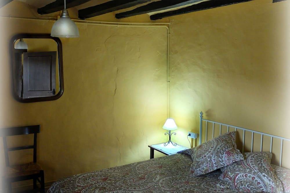 Rural House 'Cargol Mas Violella' with Mountain Views, Pool, and Wi-Fi in Sant Joan les Fonts, Zona Volcanica de la Garrotxa Natural Park