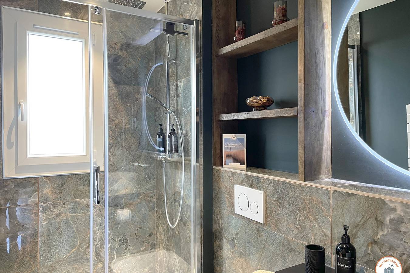 Entire apartment, 🌟 l'Elégance - Vue dégagée - Balcon - Parking in Deauville, Lisieux region