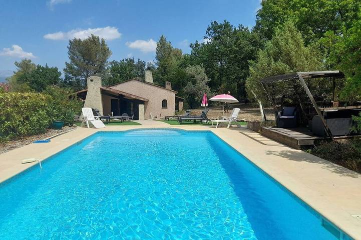 Villa pour 8 personnes, avec terrasse et jardin - 1