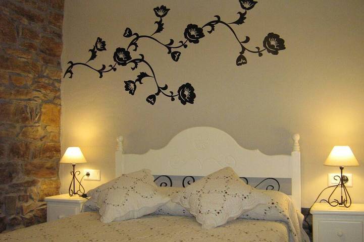5 Bedroom house, garden, barbecue, Wifi, games room,  0.9 miles from the beach in Cudillero, Costa Verde (Spain)