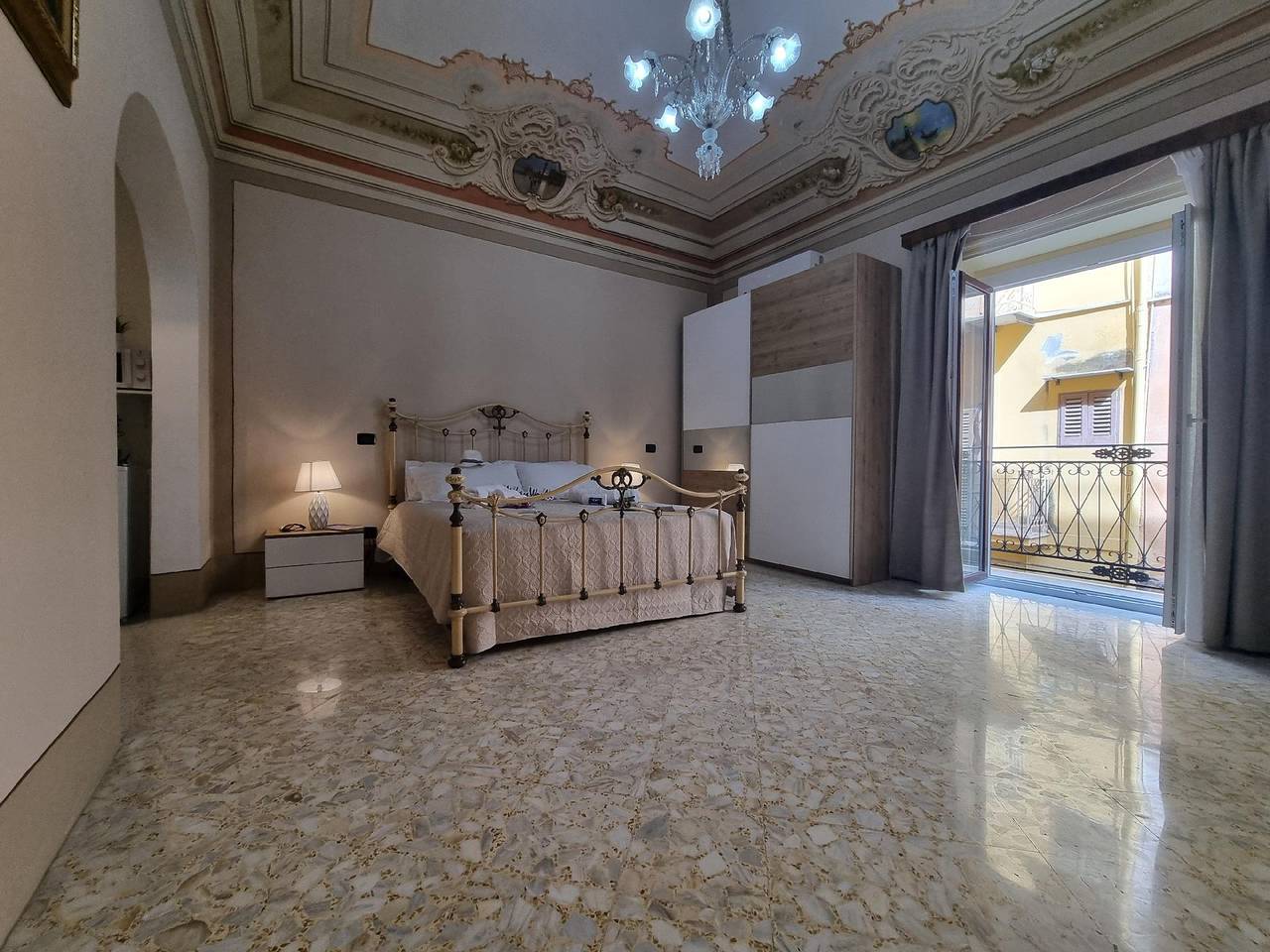 Ganze Ferienwohnung, Donna Elisa von Holiday World in Carini, Palermo Provinz