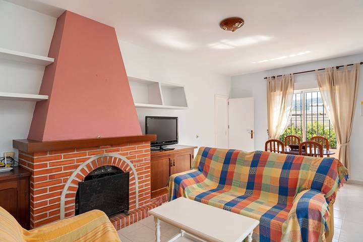 Maison de vacances climatisée avec patio, piscine, Wi-Fi et pelouse in Playa del Faro de Trafalgar, Barbate