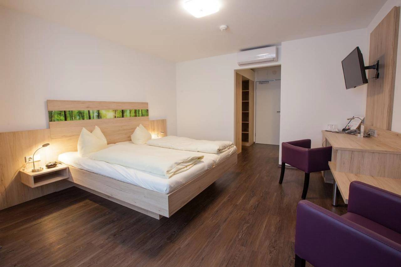 Hotel zur Pfalz in Kandel, Rheinebene