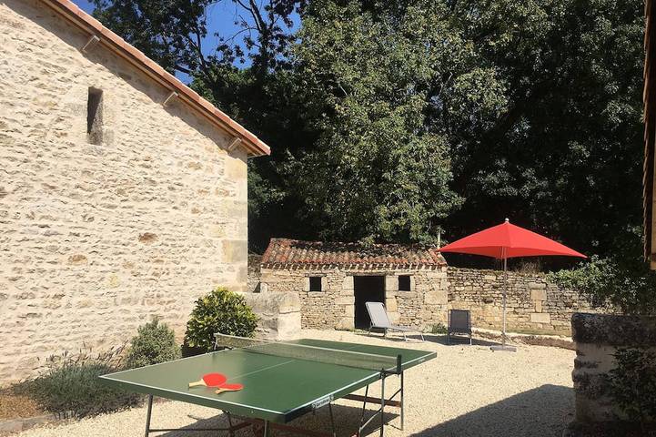 Gîte pour 12 personnes, avec jardin à Azay-le-Brûlé