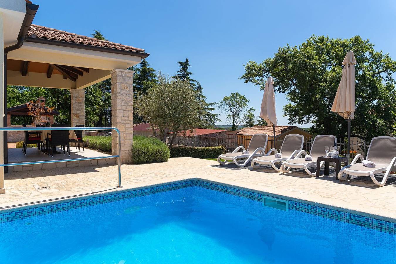 Einzigartige Villa mit Salzwasserpool, Panoramablick, Bikes, Trampolin, Tischtennis in Visignano (Općina), Istria centrale