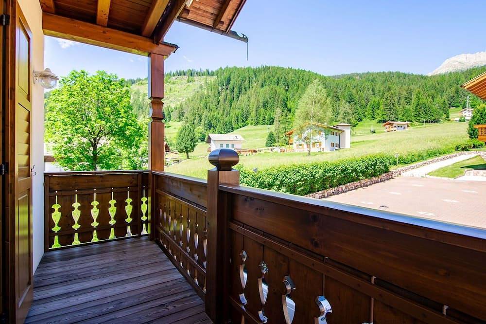 Appartamento intero, Incantevole appartamento per 4 persone con Wifi, Tv, balcone e parcheggio in Soraga, Dolomiti Superski