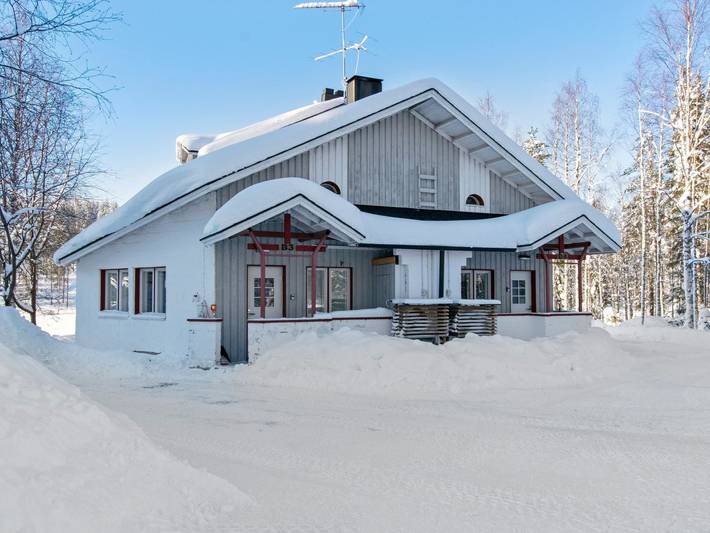 Hallantytär b3 paritalo in Ukkohalla, Kainuu