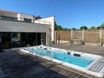 Location de vacances pour 8 personnes, avec terrasse et piscine ainsi que jacuzzi et jardin à Marciac
