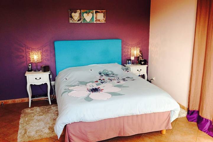 Location de vacances pour 6 personnes, avec jardin et jacuzzi à Châteauneuf-le-Rouge - 2