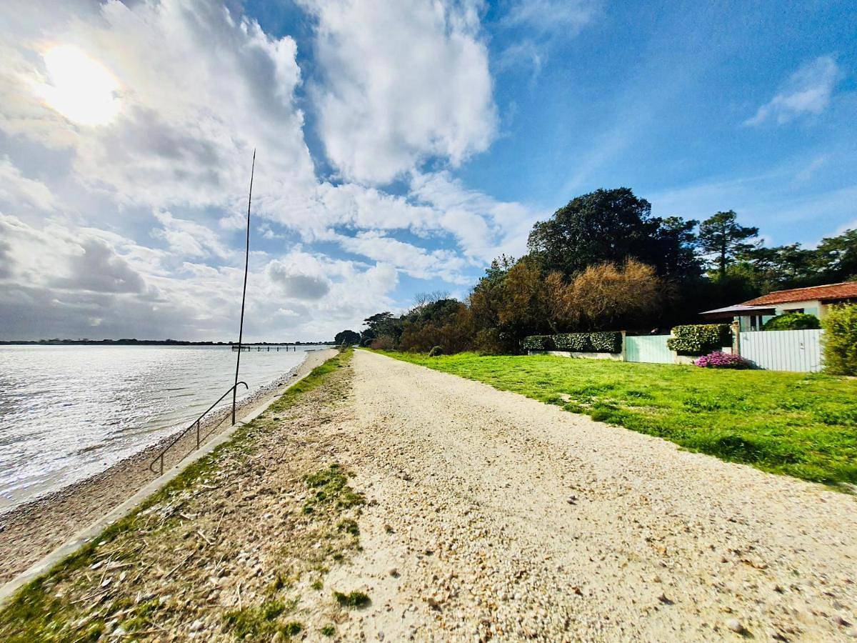 Pavillon Les Pieds dans l'eau Vue mer -Ile d'Aix in Île-d'Aix, Nouvelle-Aquitaine