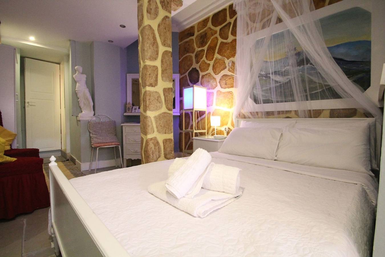 Ganze Wohnung, Ferienwohnung für 2 Personen mit Terrasse in Ägina Stadt, Ägina