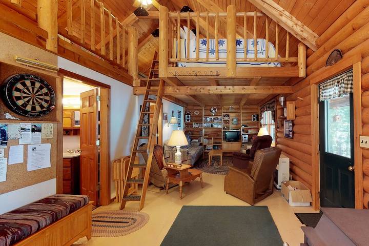 Log cabin for 6 people, with terrace, with pets in Moosehead Lake