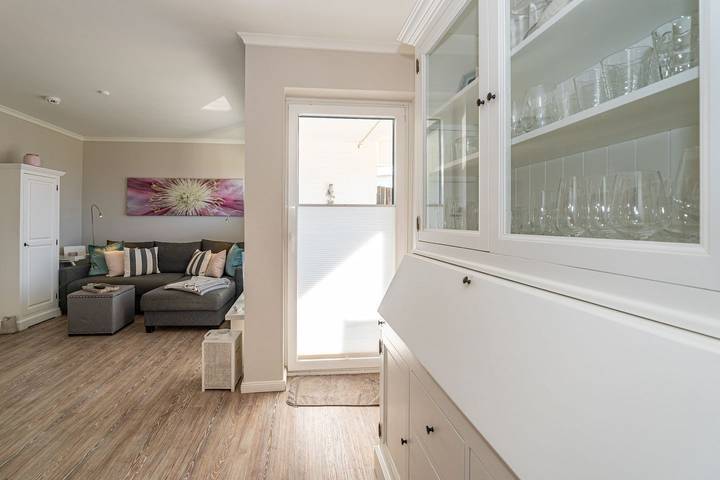 Ganze Wohnung, 3-Zimmer-Ferienwohnung mit Terrasse - nur 150 Meter zum Strand. in Wenningstedt, Sylt