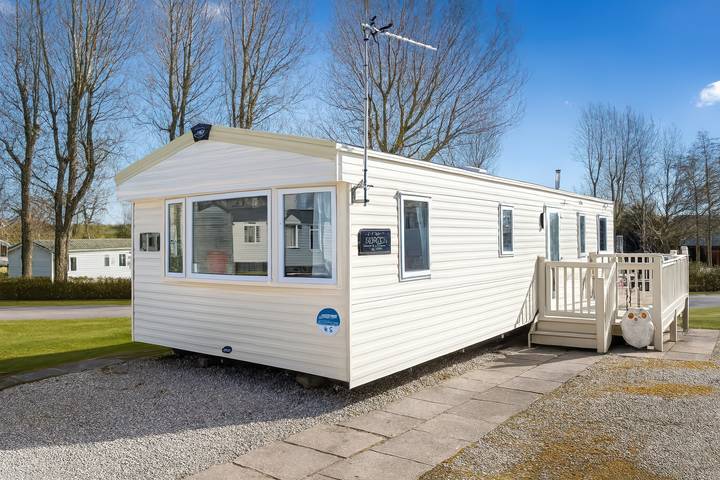Glamping for 8 people, with garden in Blackpool