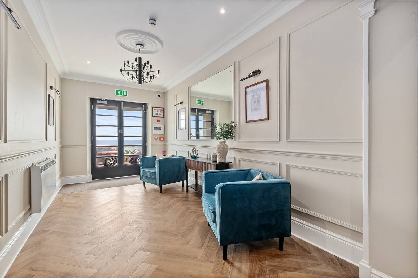 Entire apartment, 3 Croft House - Beach Front, Sea Views, Parking in Tenby, Pembrokeshire