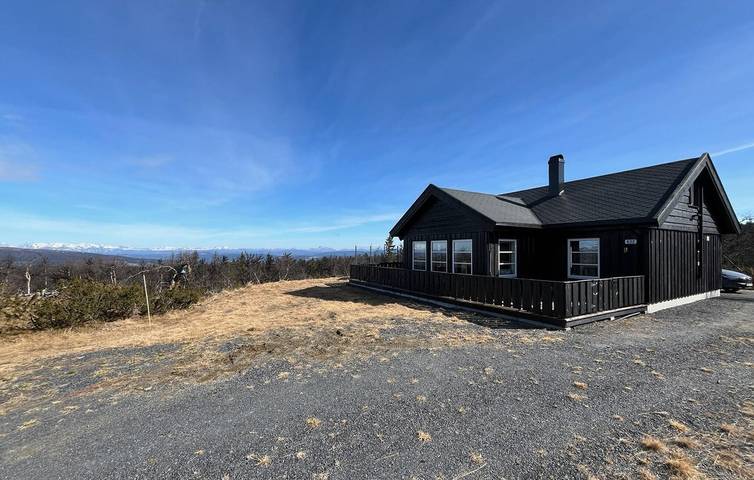 Feriehus for 12 personer, utsikt og sauna i tillegg til hage og terrasse i Oppland