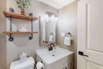 Vacation Rental for 4 Guests in Coeur d'Alene, Coeur d'Alene National Forest, Picture 4