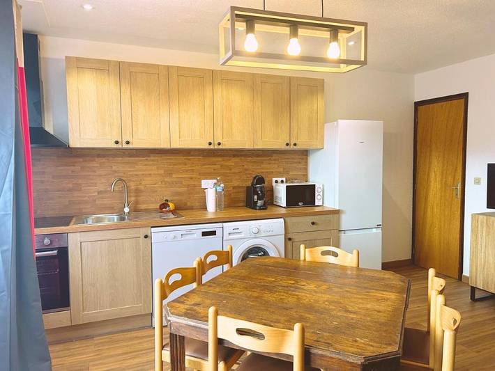 Gîte pour 6 personnes, avec terrasse ainsi que jardin et vue à La Llagonne - 3