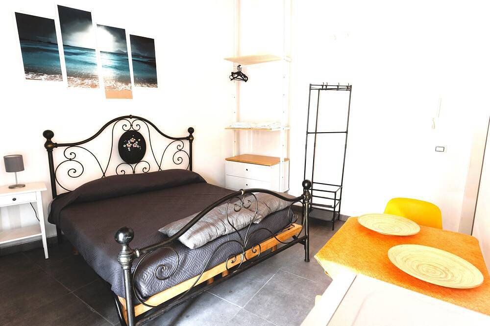 Within Walking Distance of the Hospital Area, University and Old Town | Comfort Relaxation in Palermo, Palermo (província)