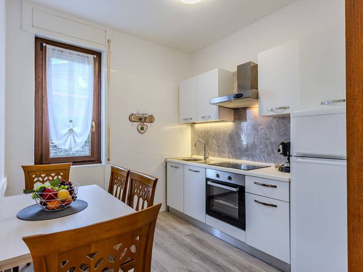 Ferienwohnung für 4 Personen, mit Balkon und Ausblick sowie Seeblick in der Lombardei - 4
