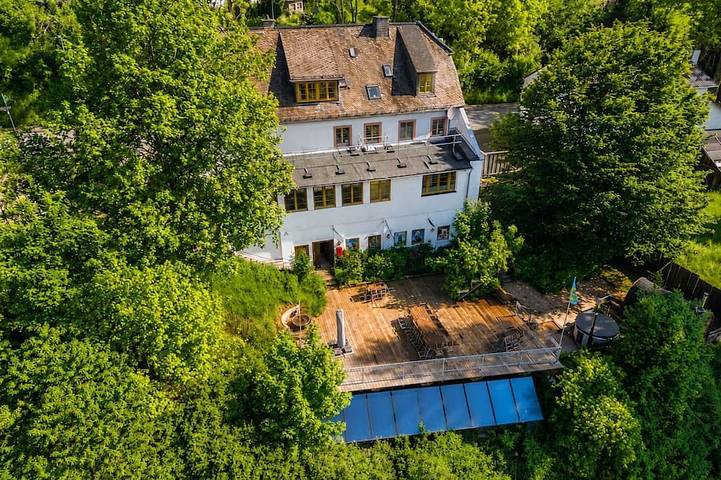 Ferienhaus für 22 Personen, mit Terrasse und Sauna sowie Garten und Whirlpool