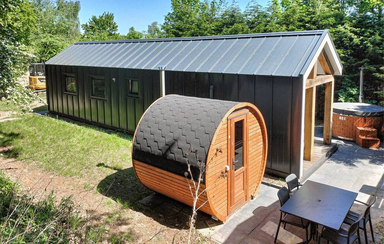 Vakantiehuis voor 4 personen, with zwembad and sauna as well as tuin in Heinkenszand