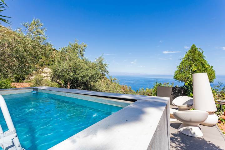 Villa 'Storica Taormina' with Sea View, Wi-Fi and Air Conditioning in Taormina, Messina Province