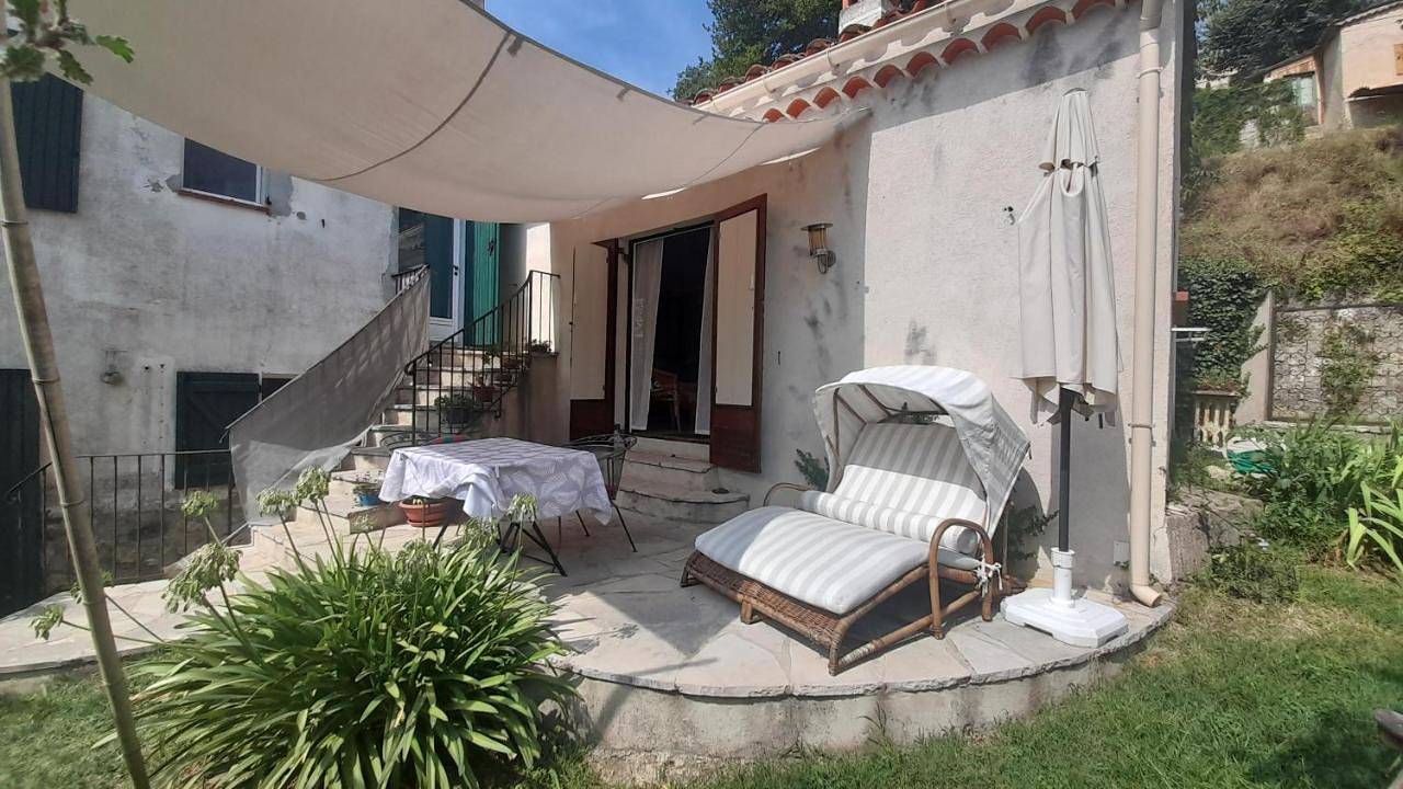 Appartement entier, Studio Apartment in Bargemon, Région de Draguignan