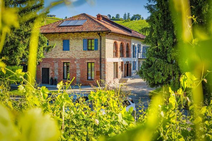 Appartamento per 4 persone, con Terrazza e Giardino nonché Piscina e Panorama a Canelli (Comune)