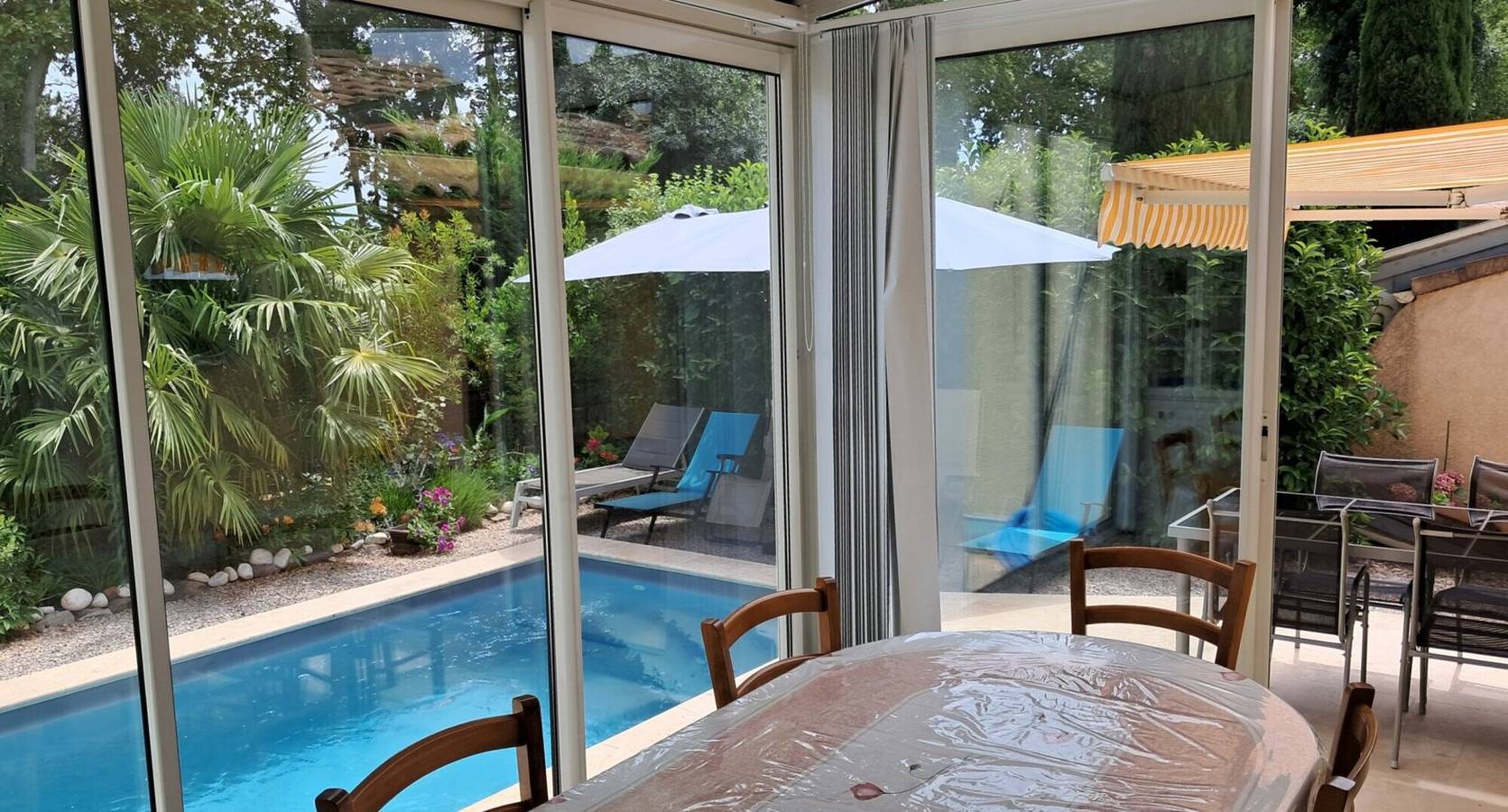 Chambres d'hôtes 'Le Paradis' avec piscine partagée, Wi-Fi et climatisation in Le Luc, Région de Draguignan