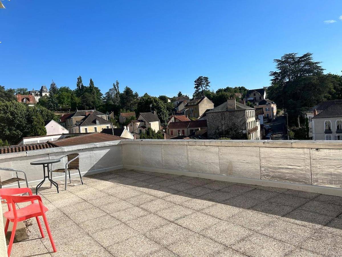 Bristol Manor N20 terrasse cuisine et chambre in Néris-les-Bains, Région de Montluçon