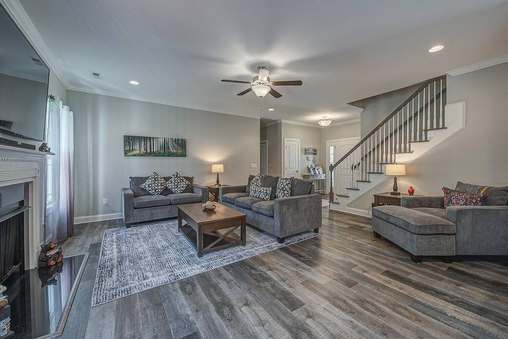 Schönes Belmont - 4 Schlafzimmer Haus auf großem Grundstück in Gaston County