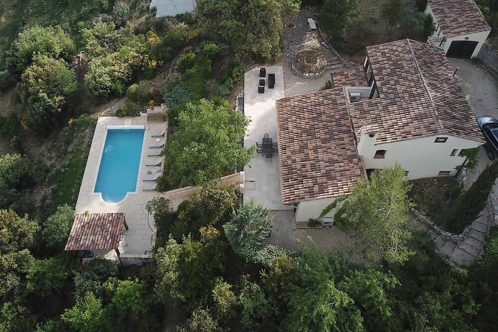 Très belle villa tout confort avec piscine et pool house surplombant le lac . in Esparron-de-Verdon, Alpes-de-Haute-Provence