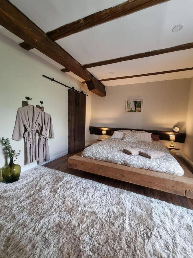 Chambre d’hôte pour 2 personnes, avec Jacuzzi et Terrasse ainsi que Jardin et Sauna