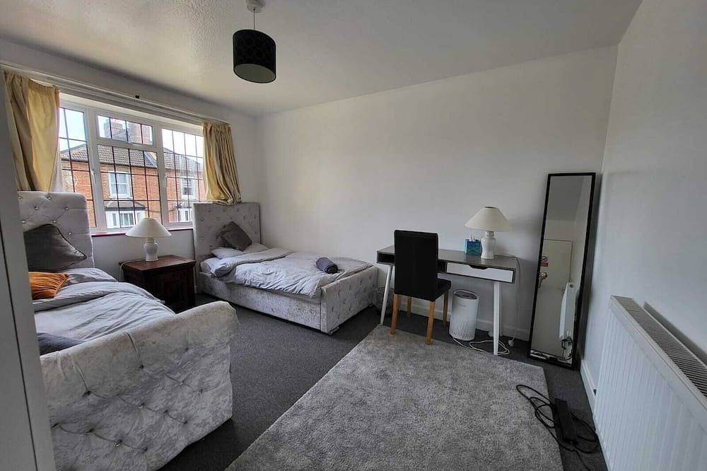 Entire apartment, 2 bedroom serviced apartment in Surrey in Guildford, Surrey