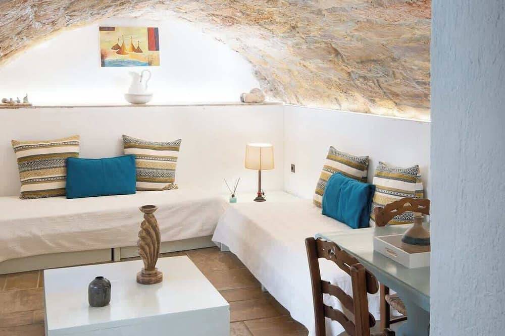Menexes Suites Castellano Suite Private Courtyard in Monemvasia, Peloponnes