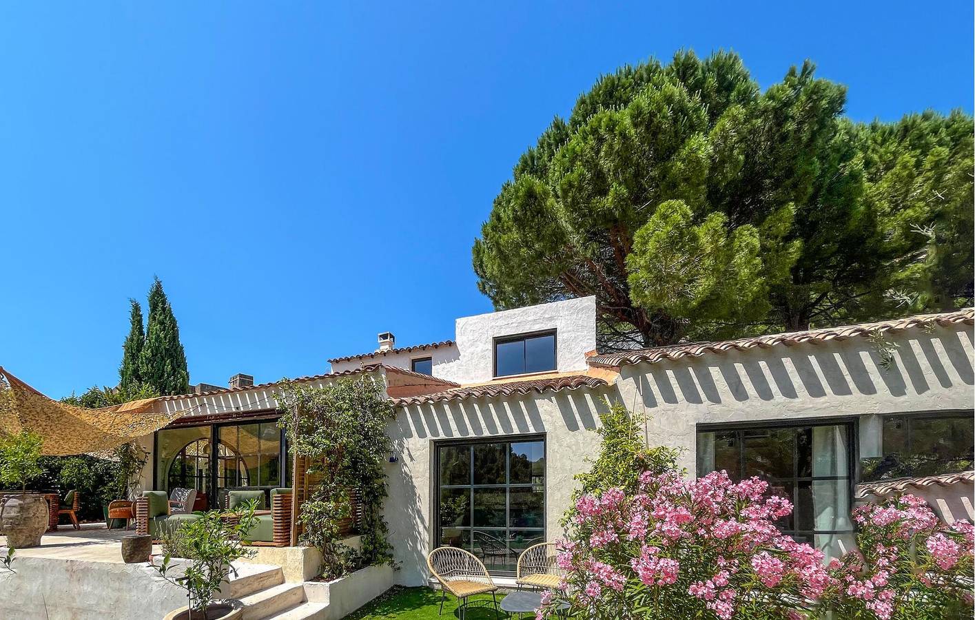 Luxuriöse Wohnung mit Pool und Terrasse in Les Baux-de-Provence in Les Baux-de-Provence, Arles und Umgebung