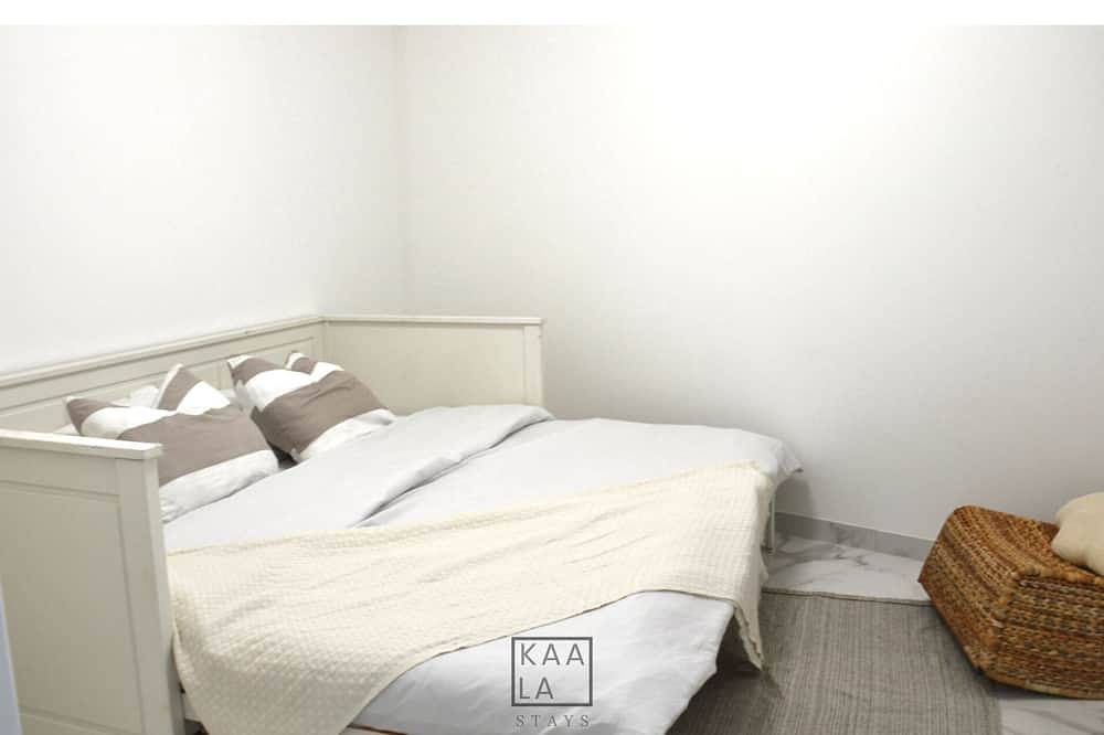 Entire apartment, Riverside apt | 2 bdr |Disney + Paris | Parking | Balcony in Lognes, Seine-et-Marne