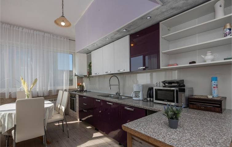 Ferienwohnung für 6 Personen, mit Whirlpool und Terrasse in Makarska - 4