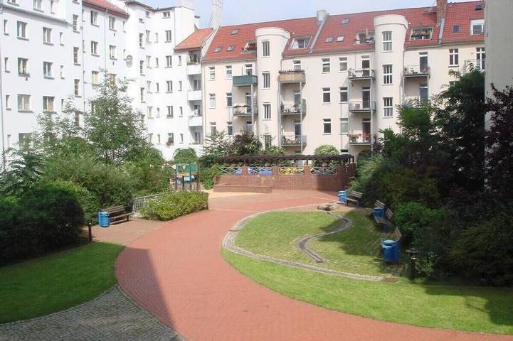 Ferienwohnung für 2 Personen, mit Balkon und Whirlpool sowie Garten in SeaLife Berlin